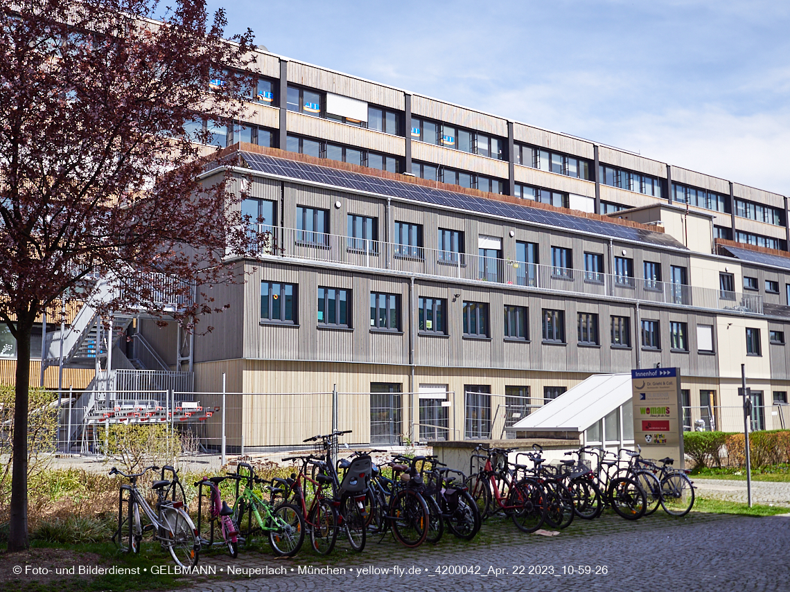 22.04.2023 - Baustelle Montessori Schule im Plettzentrum in Neuperlach